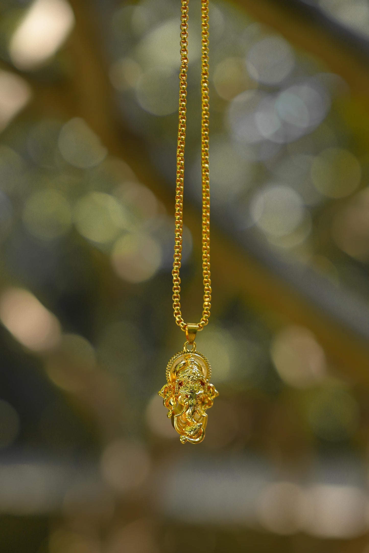 Ganesha Pendant With Chain (Gold)