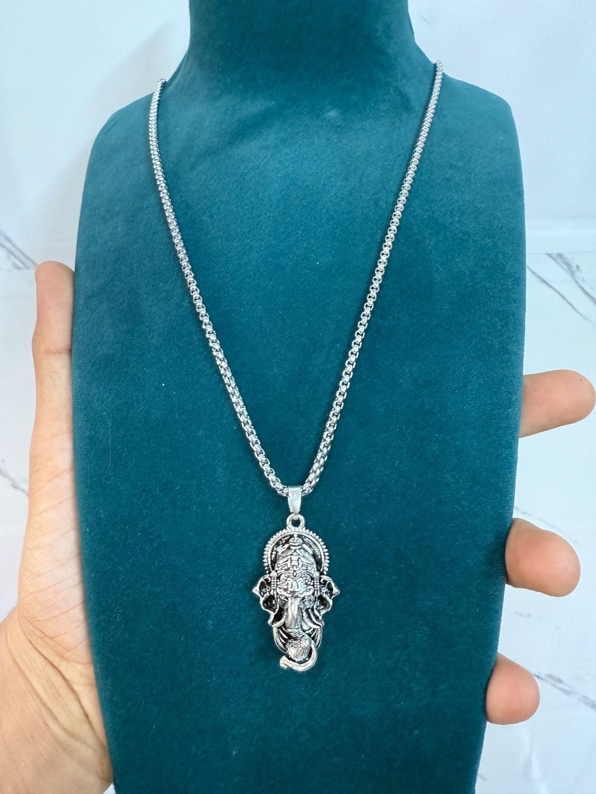 Ganesha Pendant With Chain (Silver)