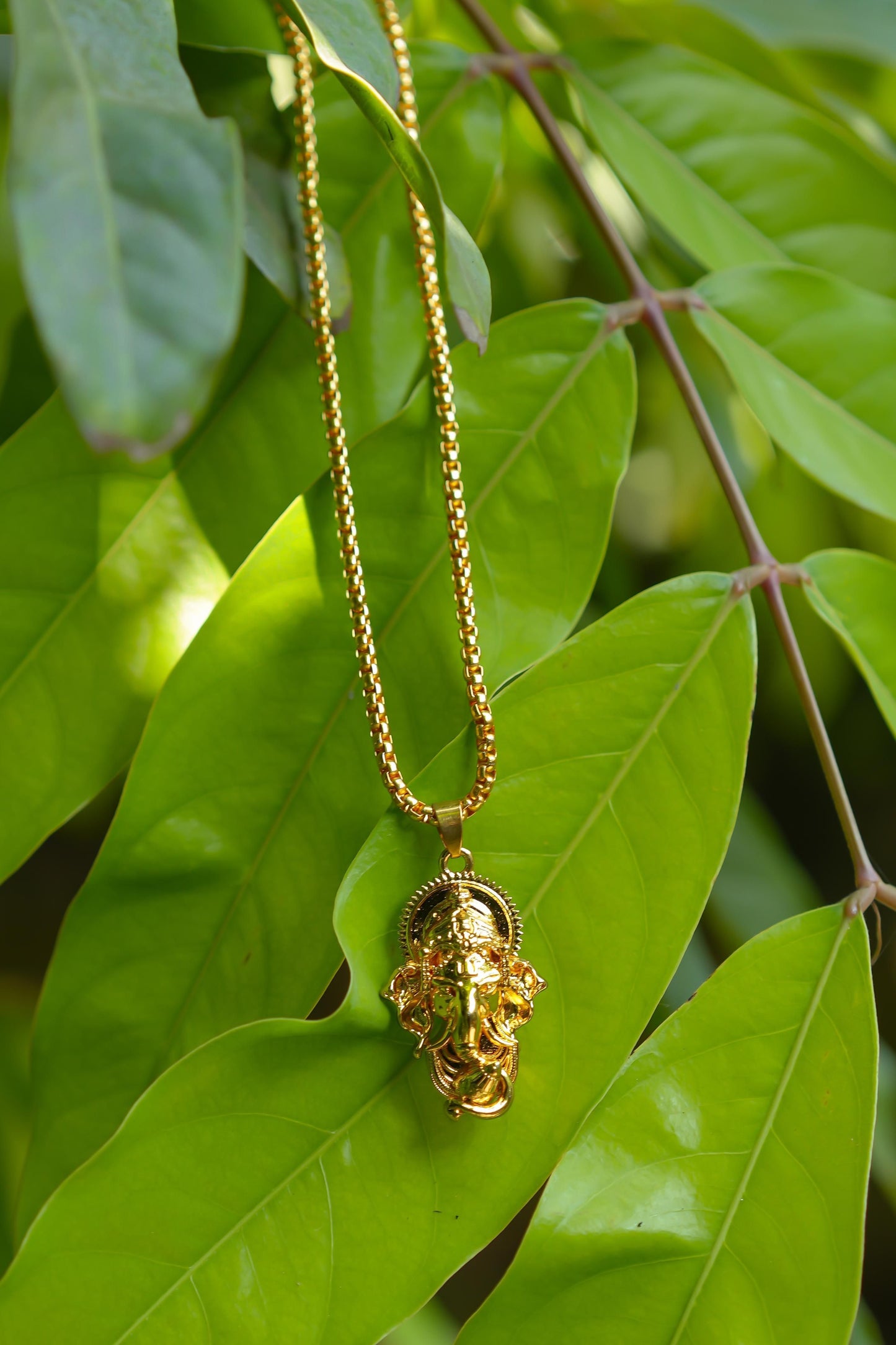 Ganesha Pendant With Chain (Gold)